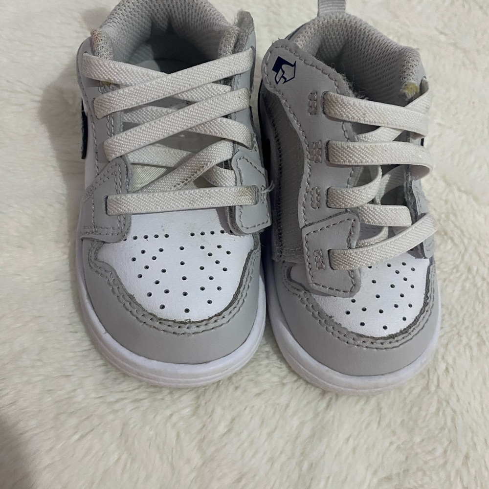 NIKE DUNK Low Kids Gray and White Sneakers
